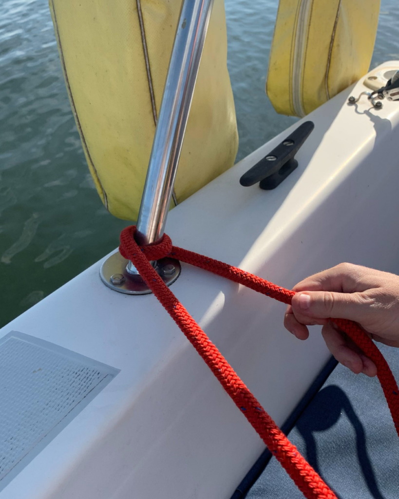 Round 2 Half-Hitch Knot - Sailing Orlando - Essential Boating Knots