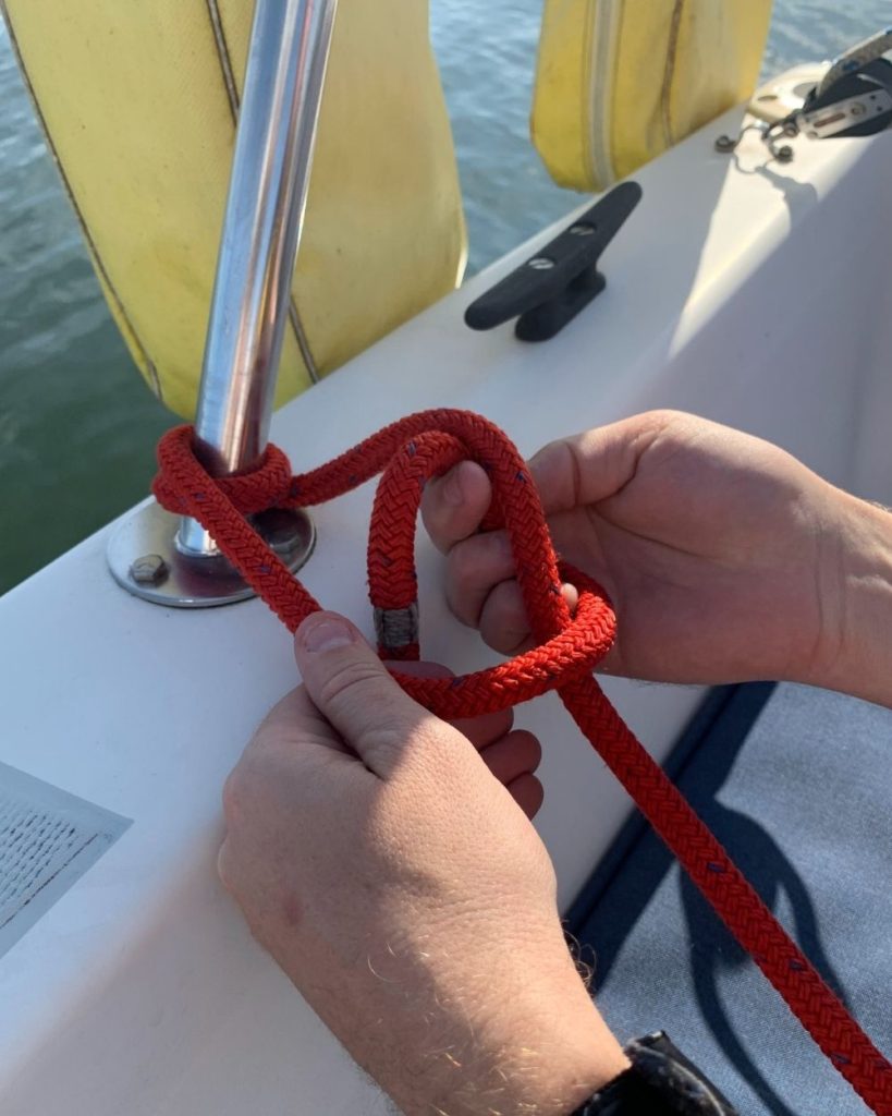 Round 2 half-hitch - Sailing Orlando - Boating Knots
