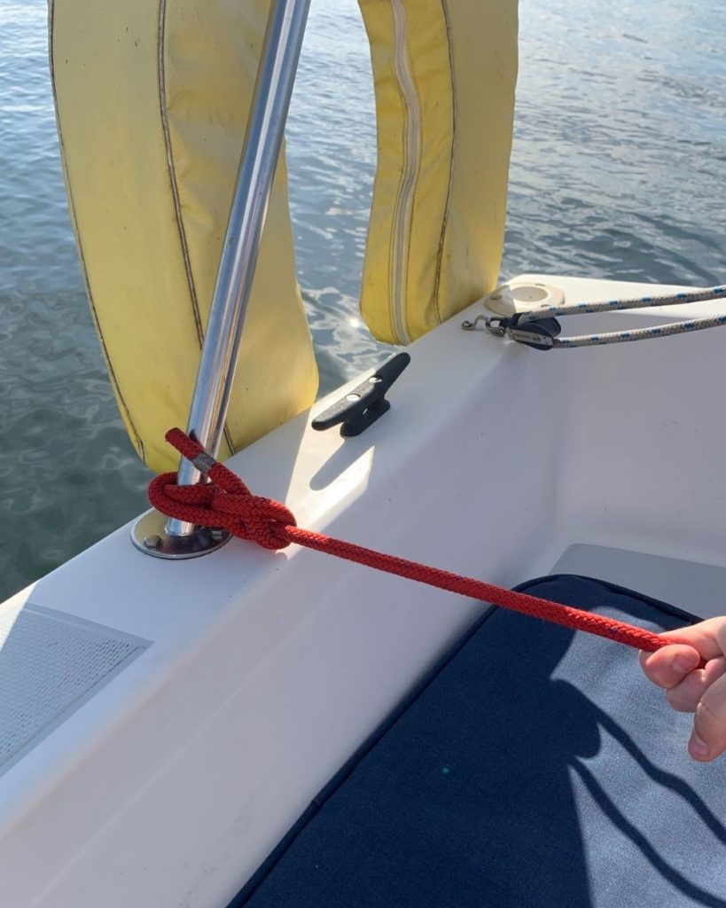 Round 2 half-hitch - Sailing Orlando - Learn Essential Boating Knots